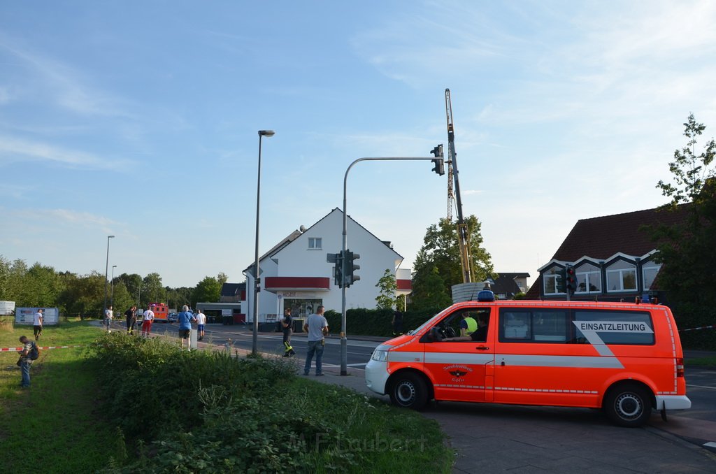 Kran drohte umzustuerzen Koeln Porz Zuendorf Hauptstr P029.JPG - Miklos Laubert